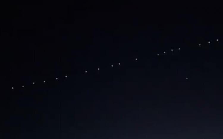 Luzes semelhantes a essas foram vistas no céu de Joinville e região(Foto: Reprodução)